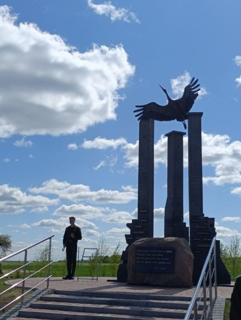 Торжественное открытие памятного знака сожженным деревням в д. Мариново Ляховичского района (ВИДЕО)