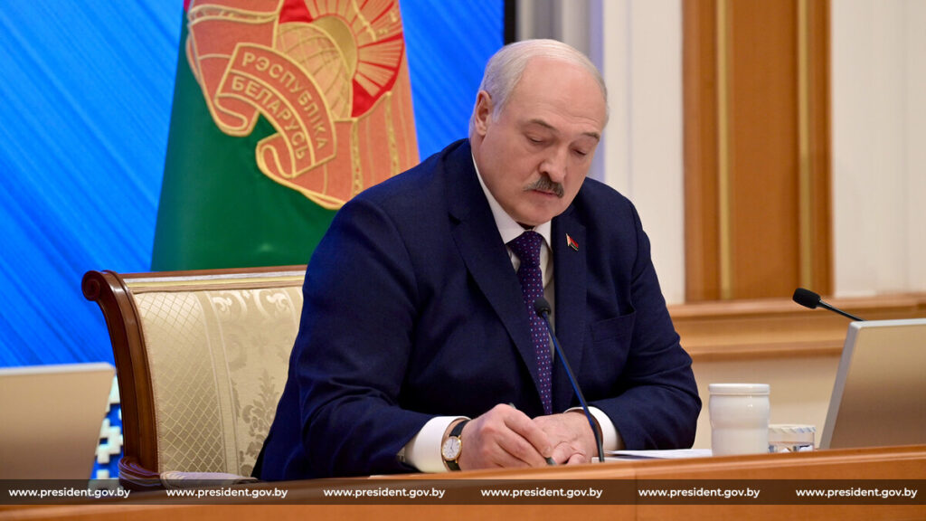 Во Дворце Независимости прошло совещание о состоянии и задачах развития промышленности